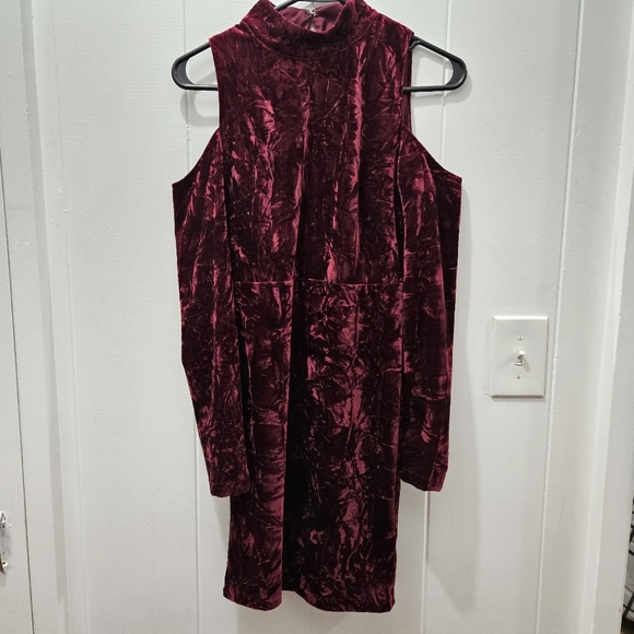 Lulu's Crushed Velvet Cold-Shoulder Bodycon Cocktail Dress Size Small - Picture 4 of 14